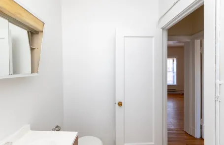 1 Bedroom Lakeview Apartment