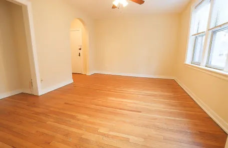 1 Bedroom Lakeview Apartment