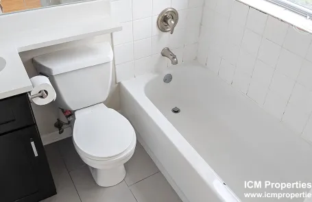 1 Bedroom Lincoln Square Apartment