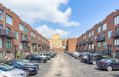 1 Bedroom Lakeview Apartment
