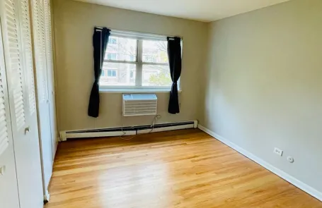 1 Bedroom Lakeview Apartment