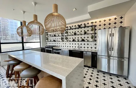1 Bedroom West Loop Apartment