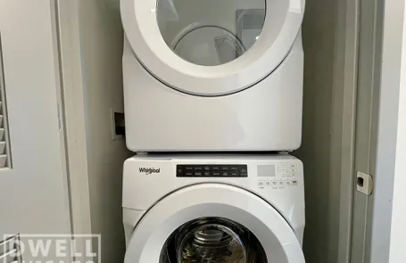2 Bedroom Lakeview Apartment