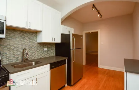 Studio Logan Square Apartment