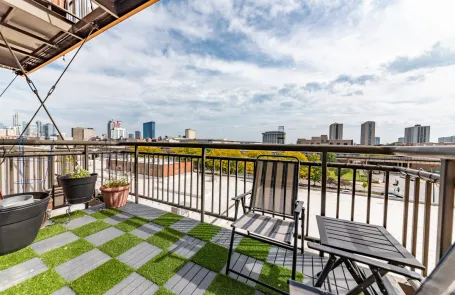 2 Bedroom Bronzeville Apartment