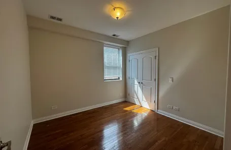 1 Bedroom Rogers Park Apartment