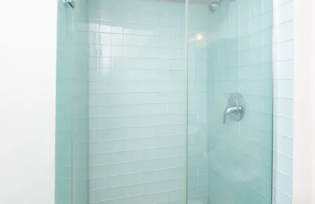2 Bedroom Lakeview Apartment