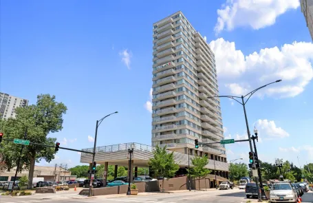 1 Bedroom Edgewater Apartment