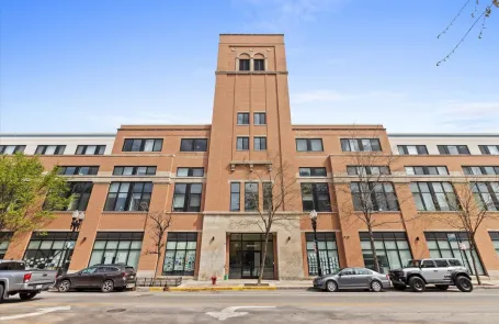 2 Bedroom Ravenswood Apartment
