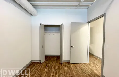 1 Bedroom Lakeview Apartment