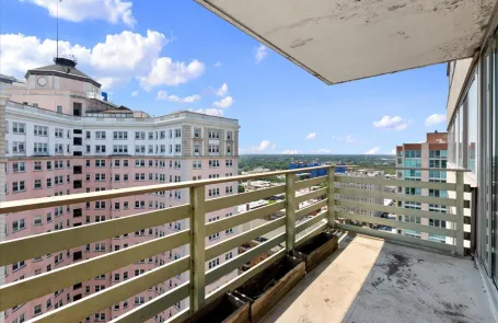 1 Bedroom Edgewater Apartment