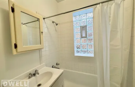 Studio Rogers Park Apartment