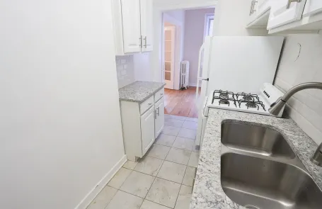 1 Bedroom Lakeview Apartment