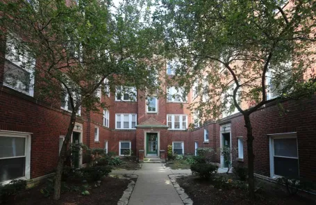1 Bedroom Lakeview Apartment