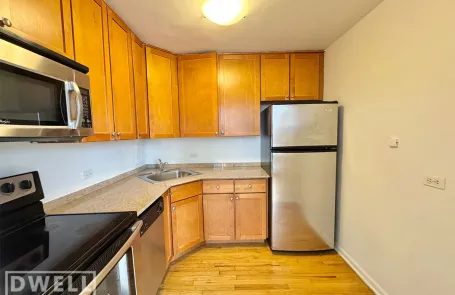 1 Bedroom Edgewater Apartment