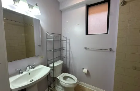 2 Bedroom Rogers Park Apartment