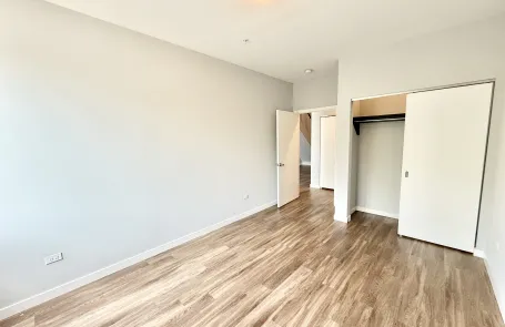 2 Bedroom Ravenswood Apartment