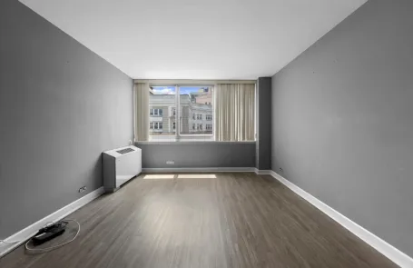 1 Bedroom Edgewater Apartment