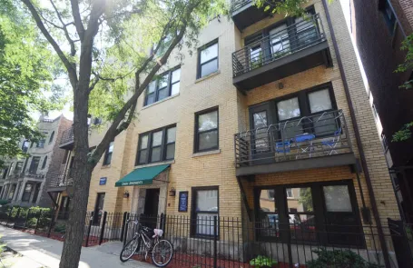 2 Bedroom Lakeview Apartment