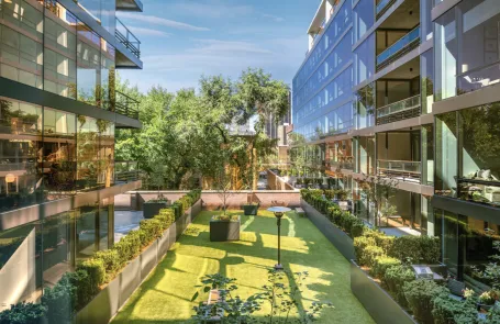 1 Bedroom Lakeview Apartment