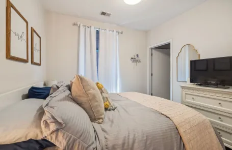 3 Bedroom Lakeview Apartment