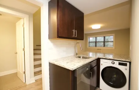 2 Bedroom Lakeview Apartment