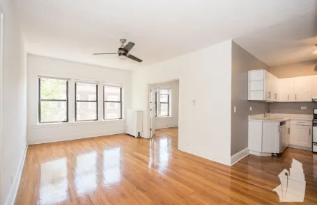 1 Bedroom Lakeview Apartment