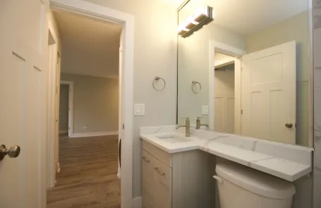 2 Bedroom Lakeview Apartment