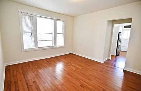3 Bedroom Lakeview Apartment