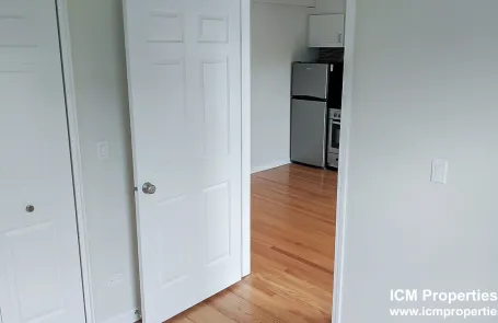 1 Bedroom Lincoln Square Apartment