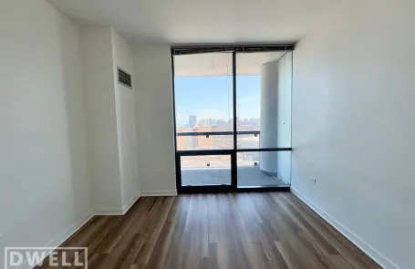 1 Bedroom Lincoln Park Apartment