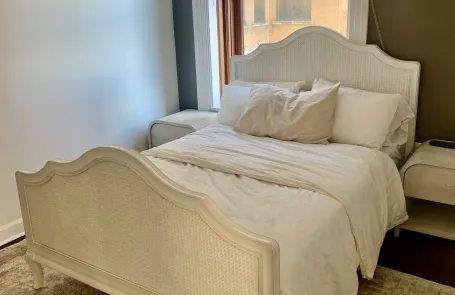 2 Bedroom Lakeview Apartment