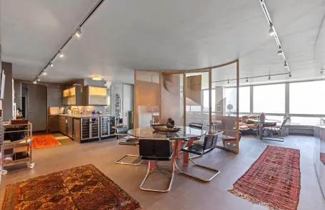 2 Bedroom Lincoln Park Apartment
