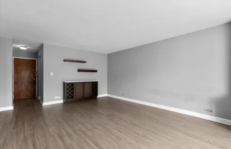 1 Bedroom Edgewater Apartment