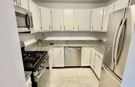 2 Bedroom Lakeview Apartment