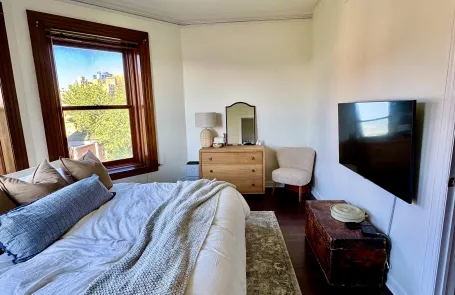 2 Bedroom Lakeview Apartment