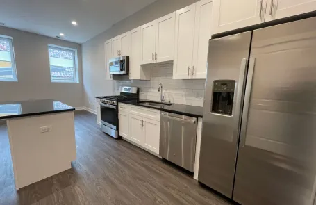 1 Bedroom Rogers Park Apartment