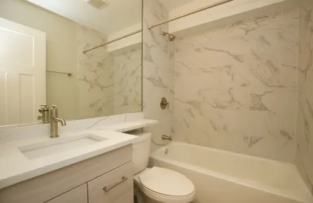 2 Bedroom Lakeview Apartment