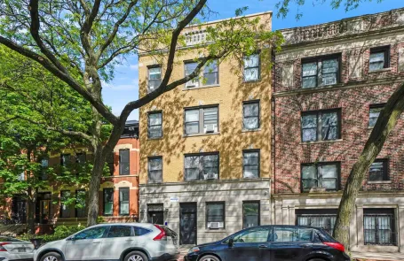 Studio Lincoln Park Apartment
