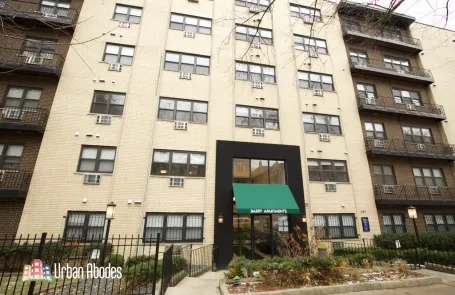 1 Bedroom Lakeview Apartment