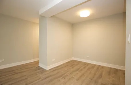 2 Bedroom Lakeview Apartment