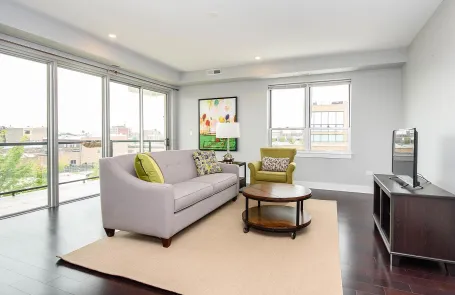 2 Bedroom West Loop Apartment