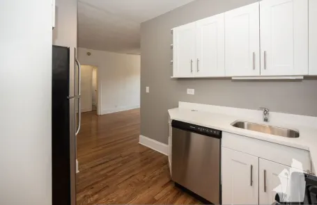 1 Bedroom Lakeview Apartment