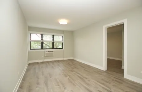 2 Bedroom Lakeview Apartment