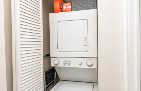 2 Bedroom Lakeview Apartment