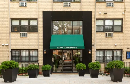 1 Bedroom Lakeview Apartment