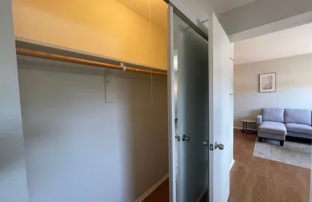 1 Bedroom Sheridan Park Apartment