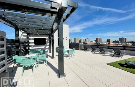 2 Bedroom Lakeview Apartment