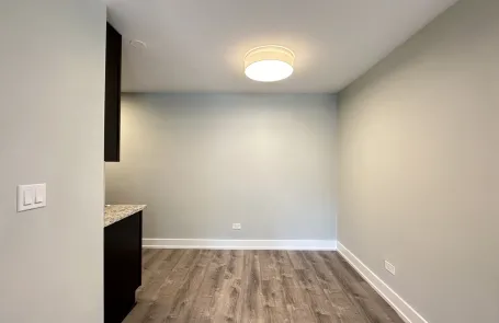 1 Bedroom Lakeview Apartment