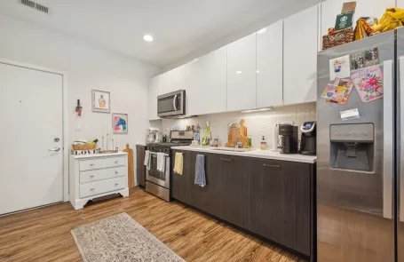 3 Bedroom Lakeview Apartment